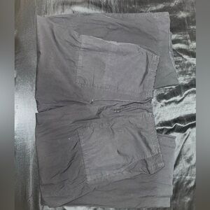 Local European parachute pants - black